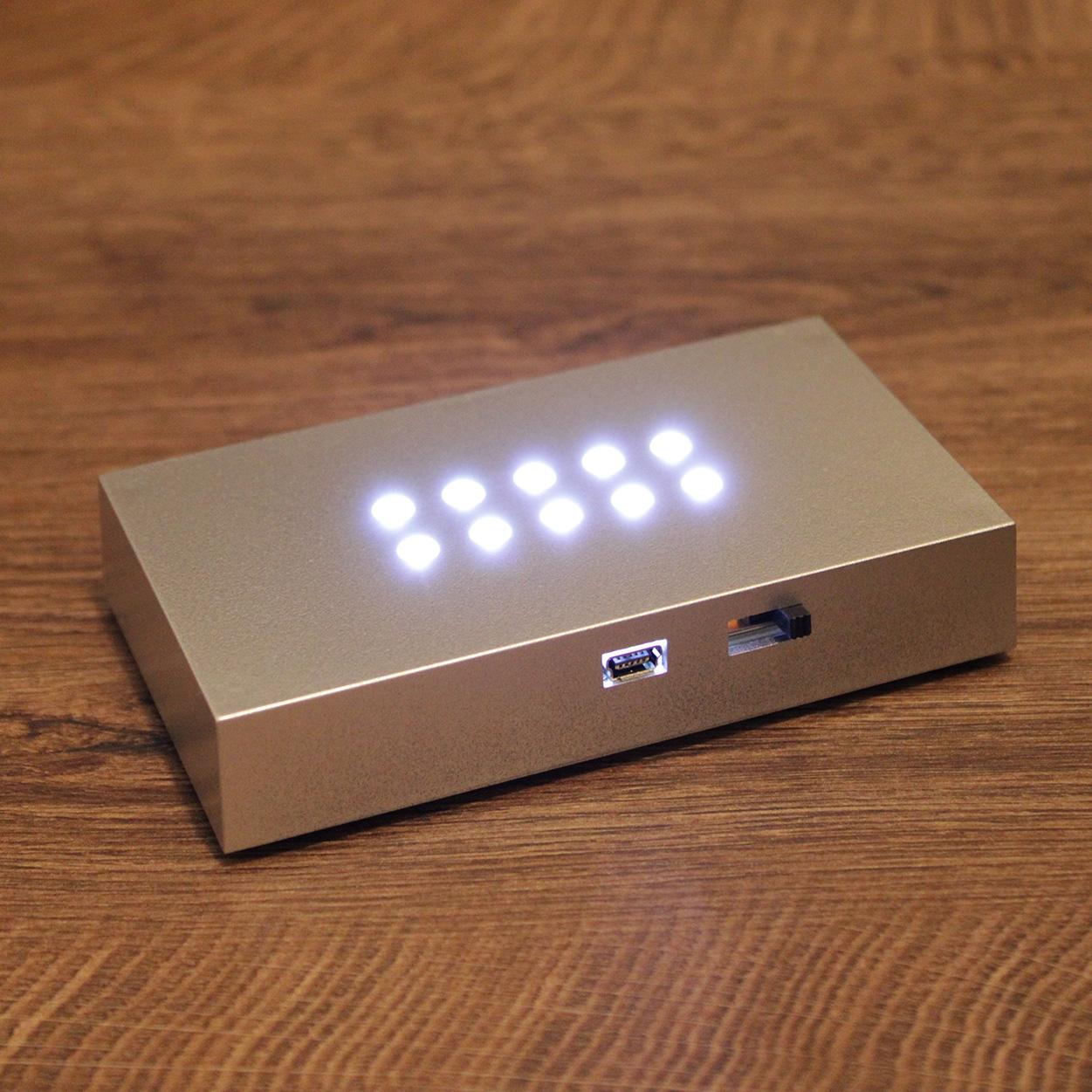 LovePets LED-Leuchtsockel mit 10 LEDs - Gehäusefarbe: Silber