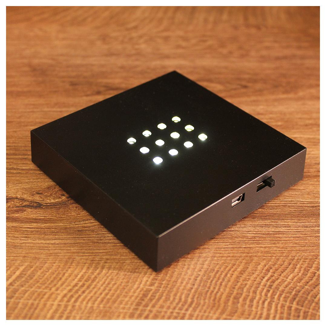 LovePets LED-Leuchtsockel mit 12 LEDs - Gehäusefarbe: Schwarz