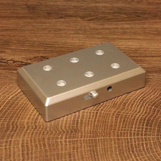 LovePets LED-Leuchtsockel mit 6 LEDs - Gehäusefarbe: Silber LovePets LED-Leuchtsockel mit 6 LEDs - Gehäusefarbe: Silber