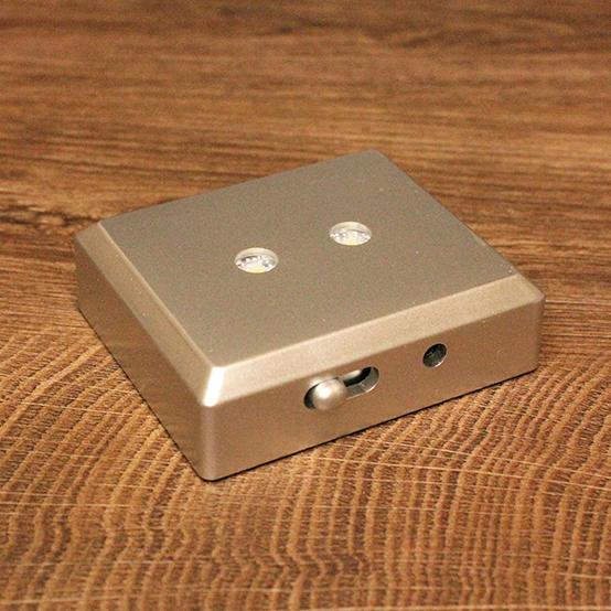 LovePets LED-Leuchtsockel mit 2 LEDs - Gehäusefarbe: Silber