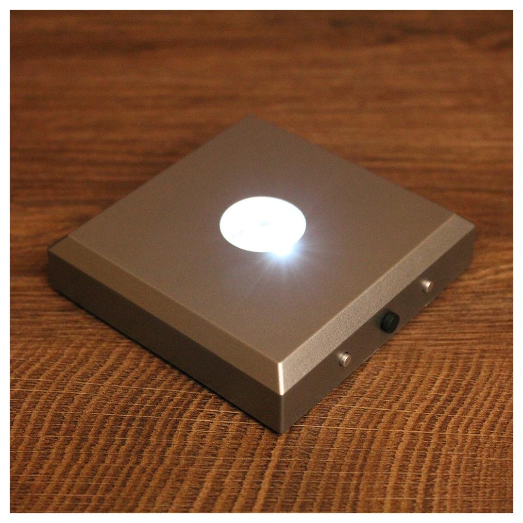 LovePets LED-Leuchtsockel mit 5 LEDs - Gehäusefarbe: Silber LovePets LED-Leuchtsockel mit 5 LEDs - Gehäusefarbe: Silber